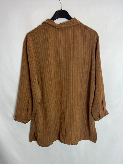 LOOK ELEGANCE. Sobre camisa estilo retro. T M/L