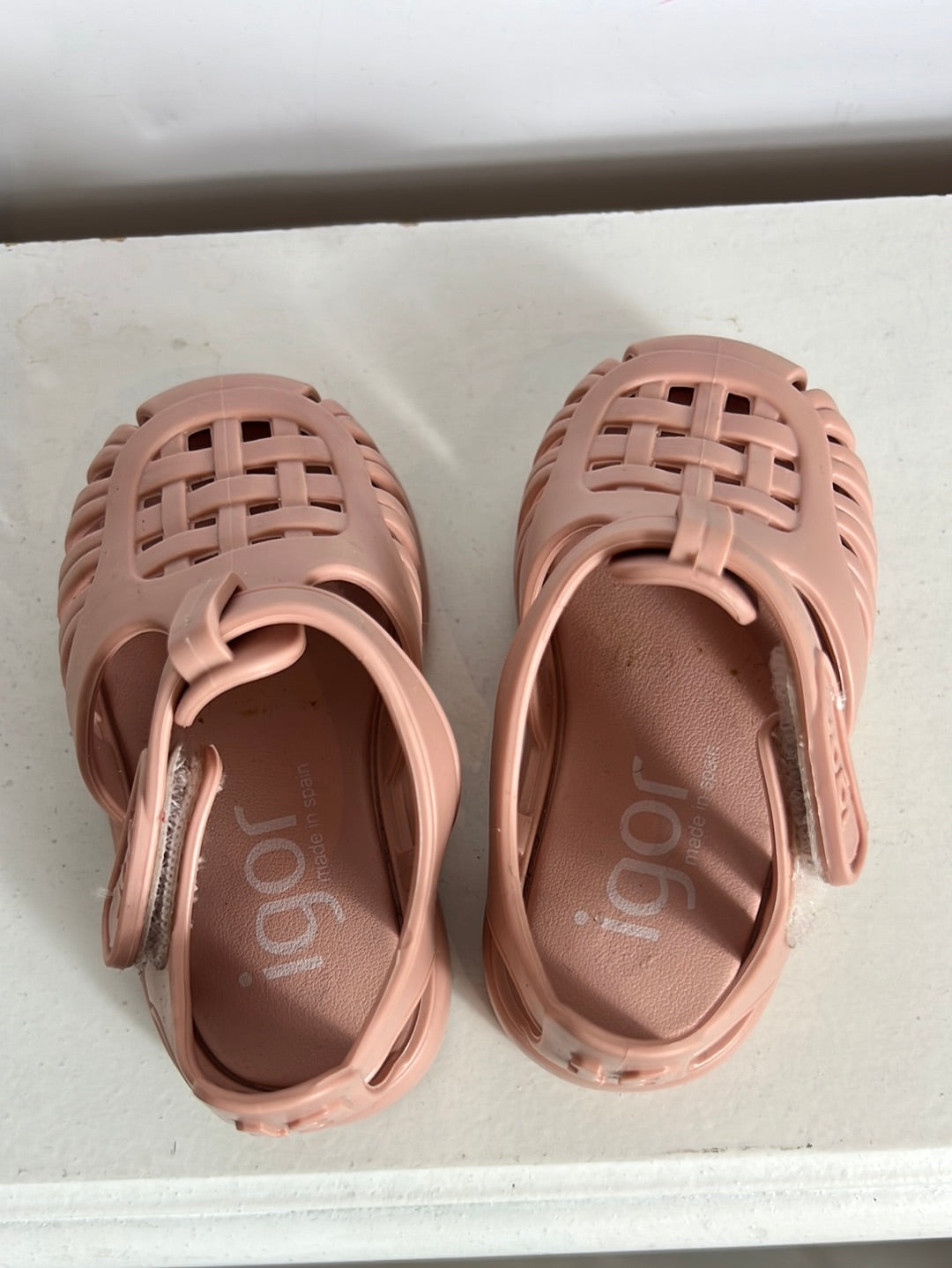 IGOR. Pale pink crab sandals. T 19