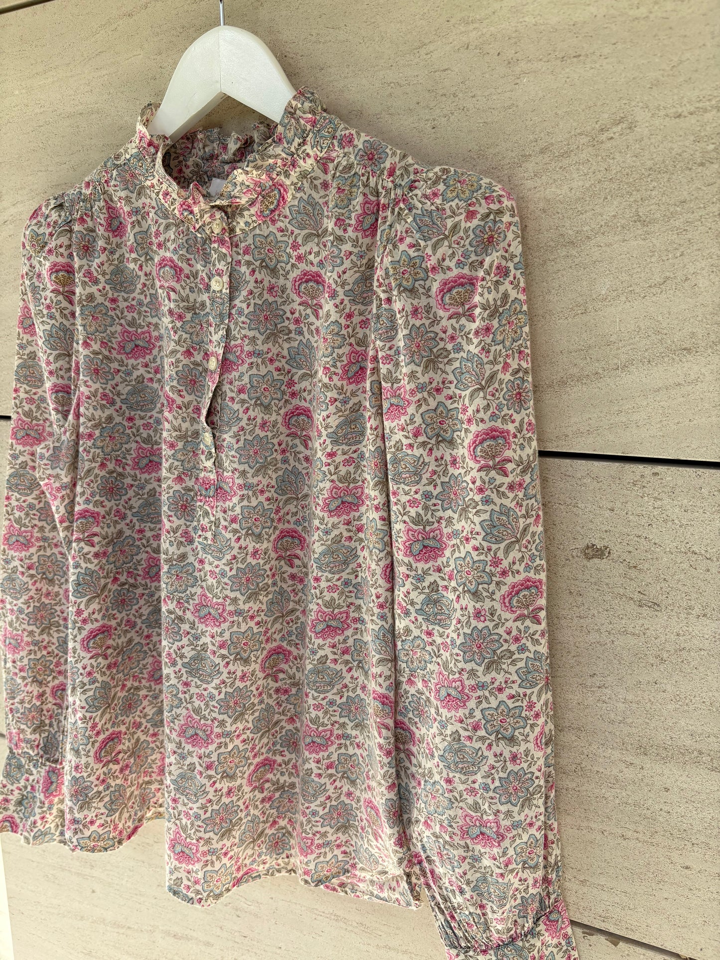 PETITE MENDIGOTE. Blusa flores cuello volante