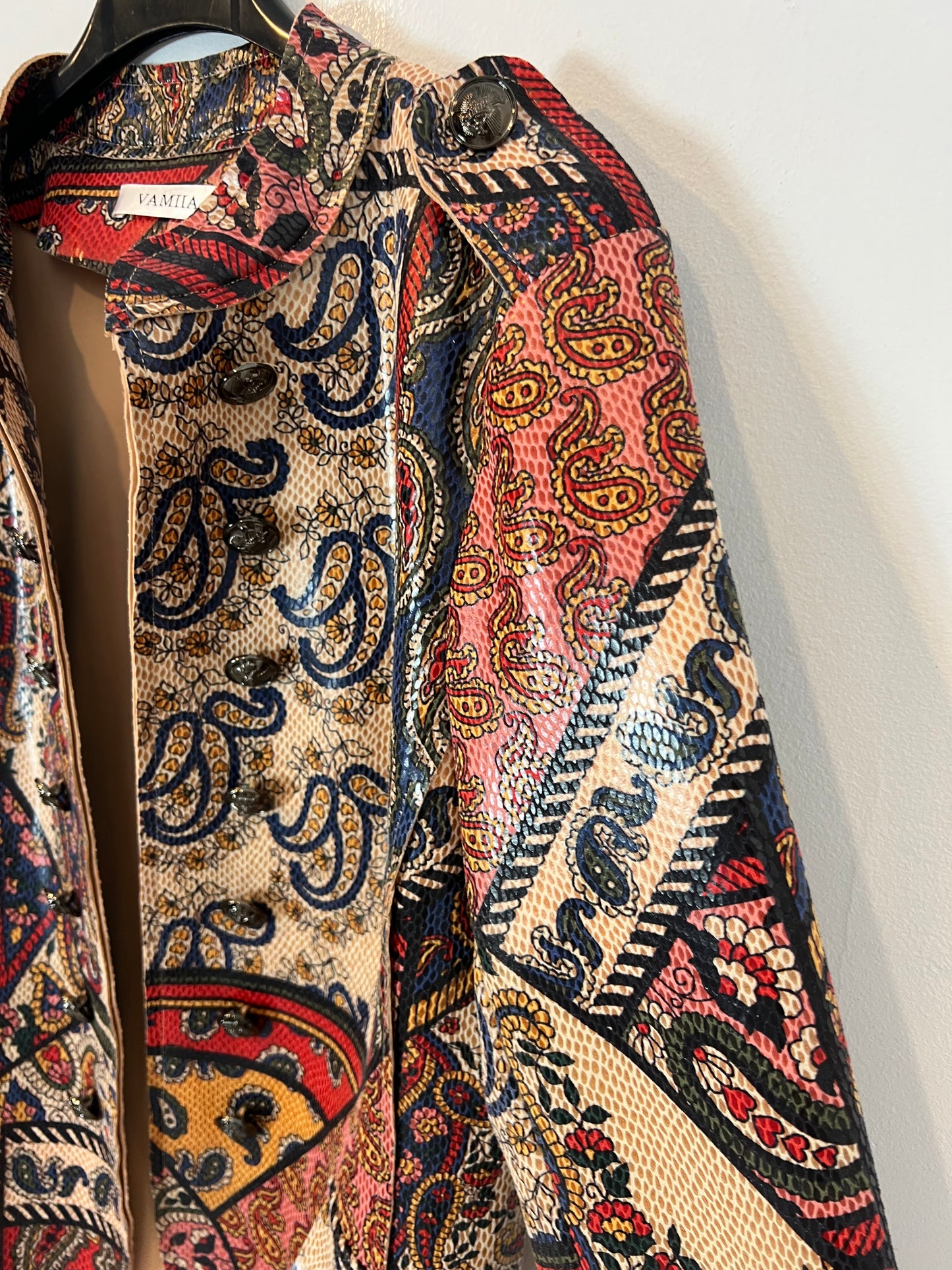 VAMIIA. Chaqueta estampada T.l