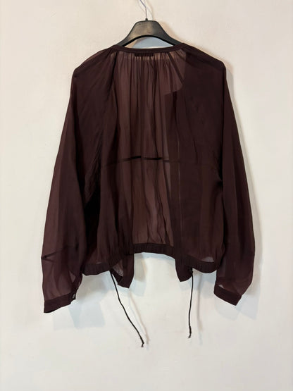 MASSIMO DUTTI. Blusa burdeos semitransparente