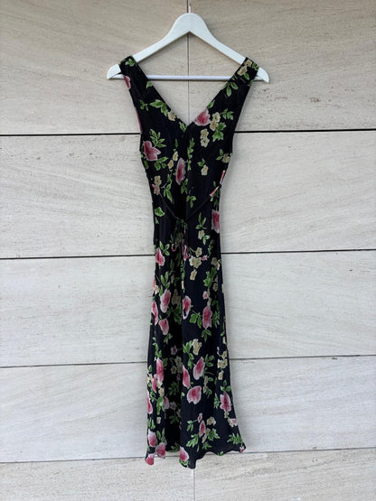 RÉALISATION. Vestido largo seda flores escote en pico