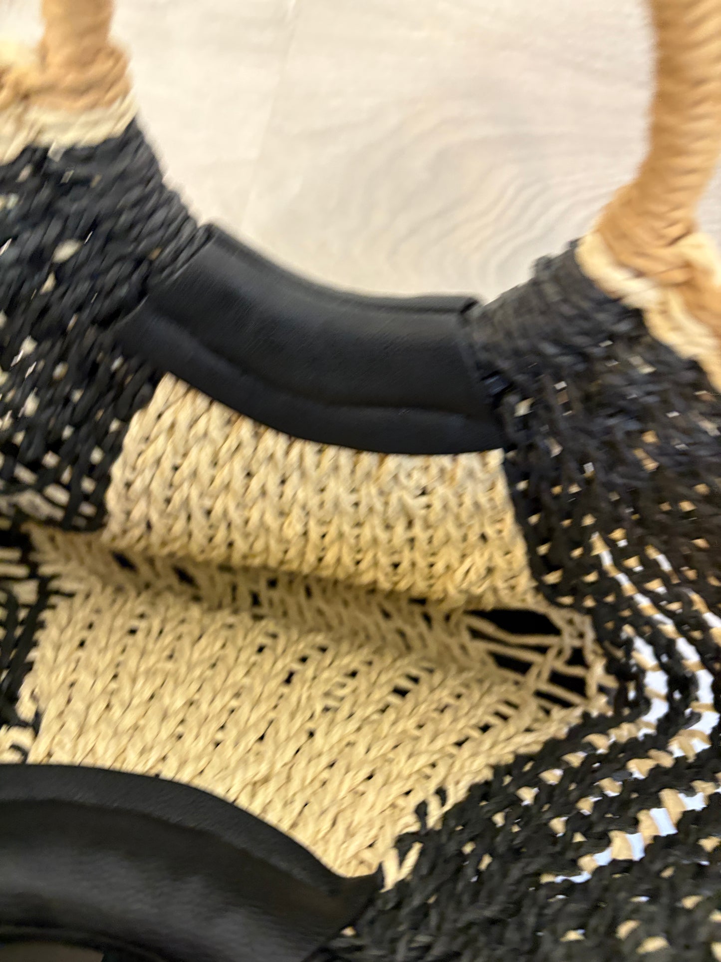 LONBALI. Bolso de mano siglas