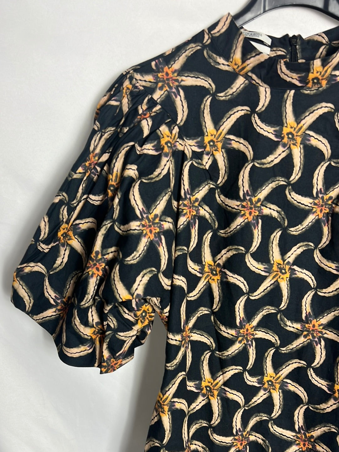 SCOTCH&SODA. Vestido negro mangas abullonadas. T S