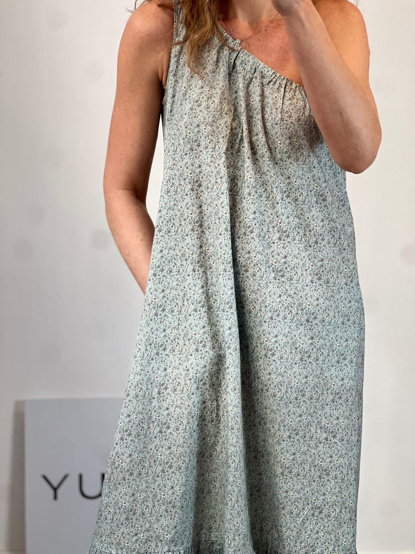 JULISE MAGON. Vestido largo asimétrico flores mini. TU (S/M)