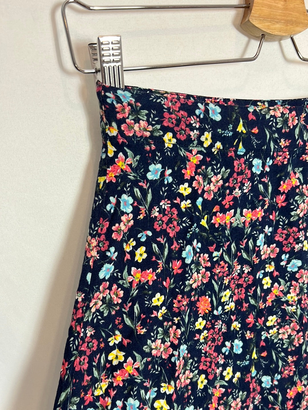 BERSHKA. Short floral wrap skirt. TS