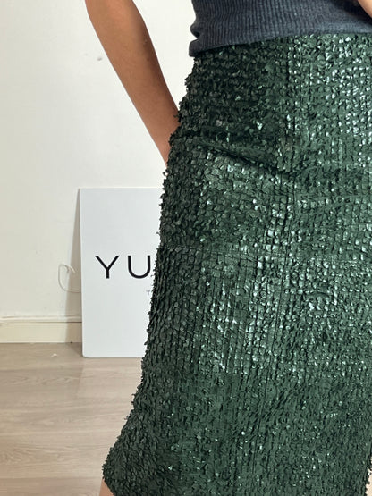 ZARA. Falda piel verde flecos T.s