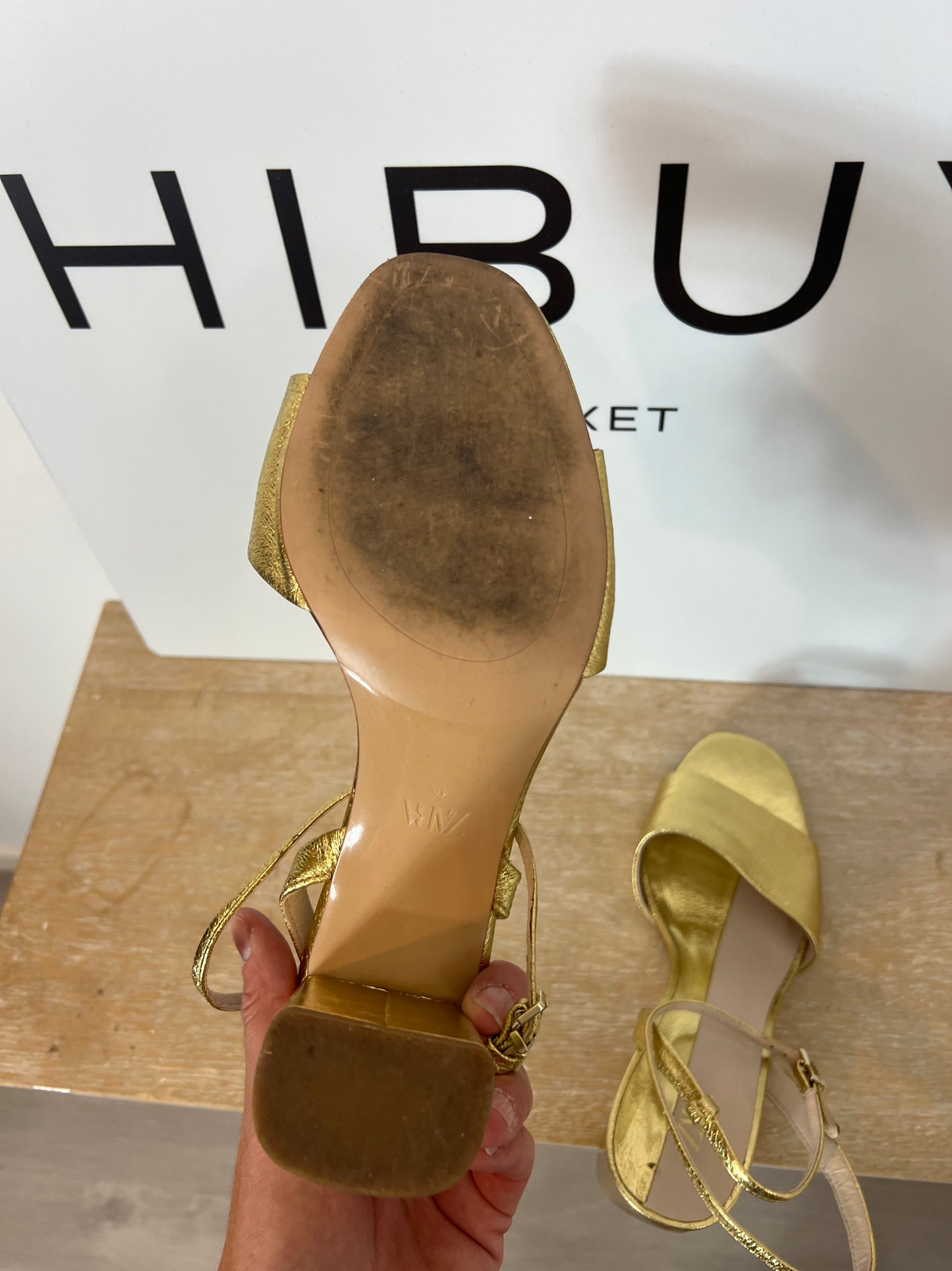 ZARA. Golden sandal40a strap. T 40