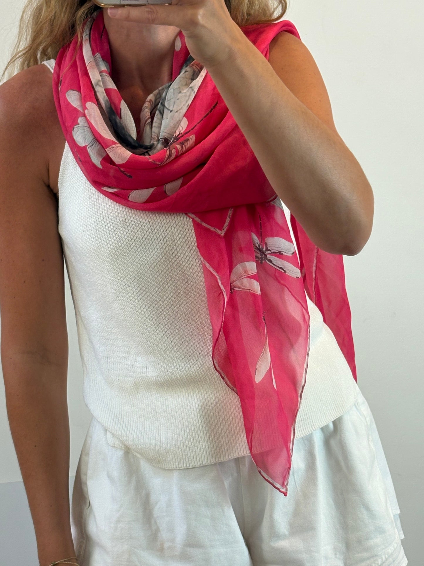 ALEXANDER McQUEEN. Pañuelo de seda rosa calavera