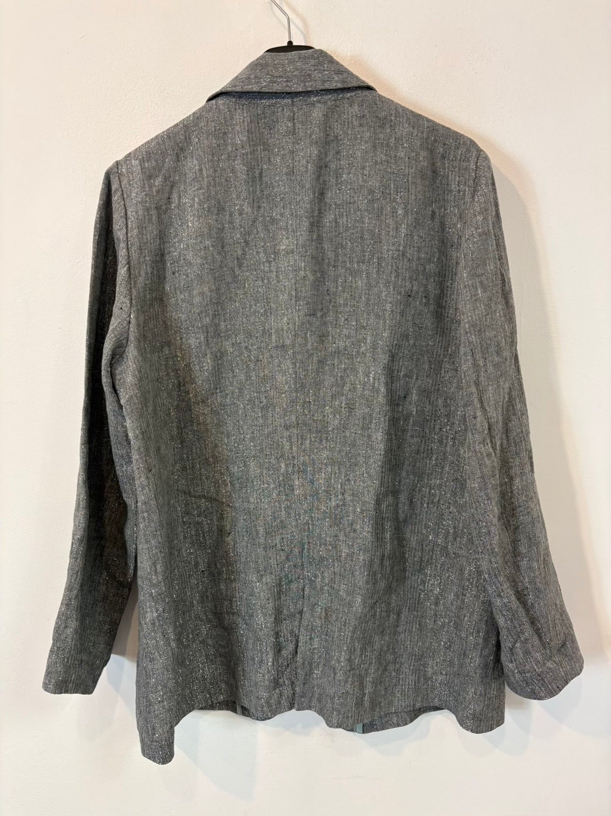 MAKSU. Total look fluido hilos brillo