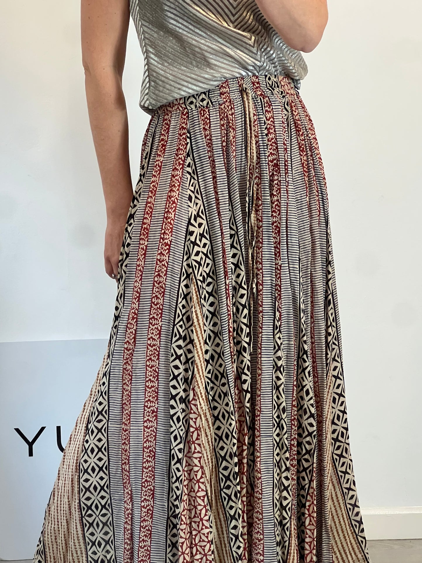 MANGALAM. Falda midi étnica fluida T.u(S)