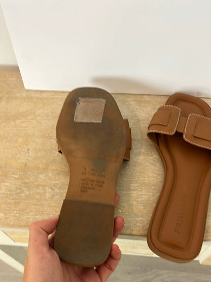 PRIMARK. Sandalia plana camel T.38