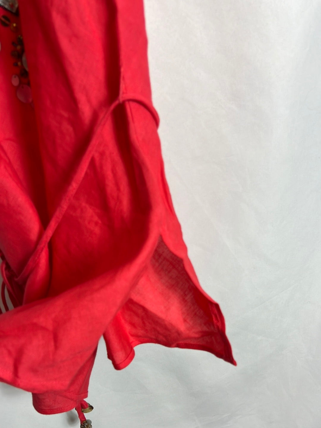 DERHY K. Red linen and rhinestone top. TM