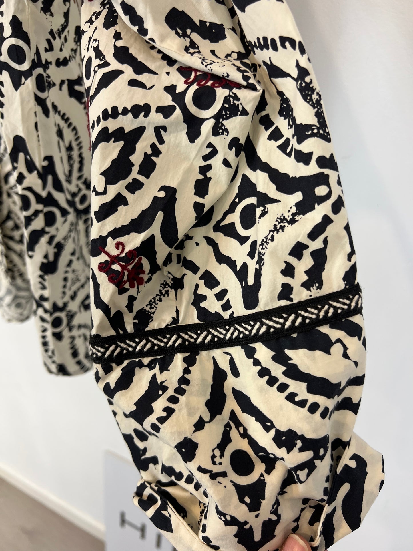 ZARA. White printed shirt. TS/M