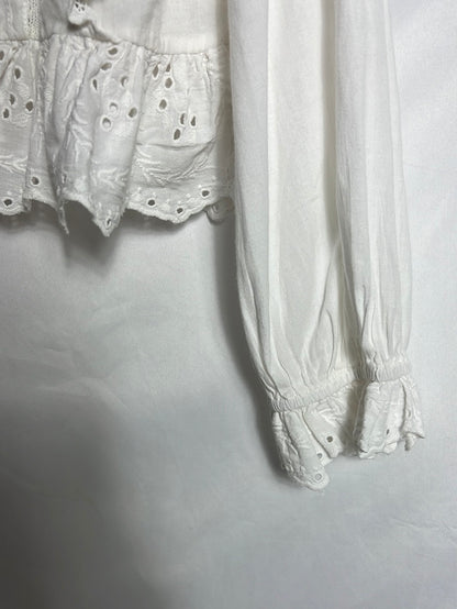 ZARA. Blusa blanca detalles. T L (M)