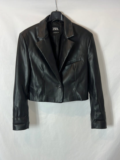ZARA. Short faux leather jacket TM
