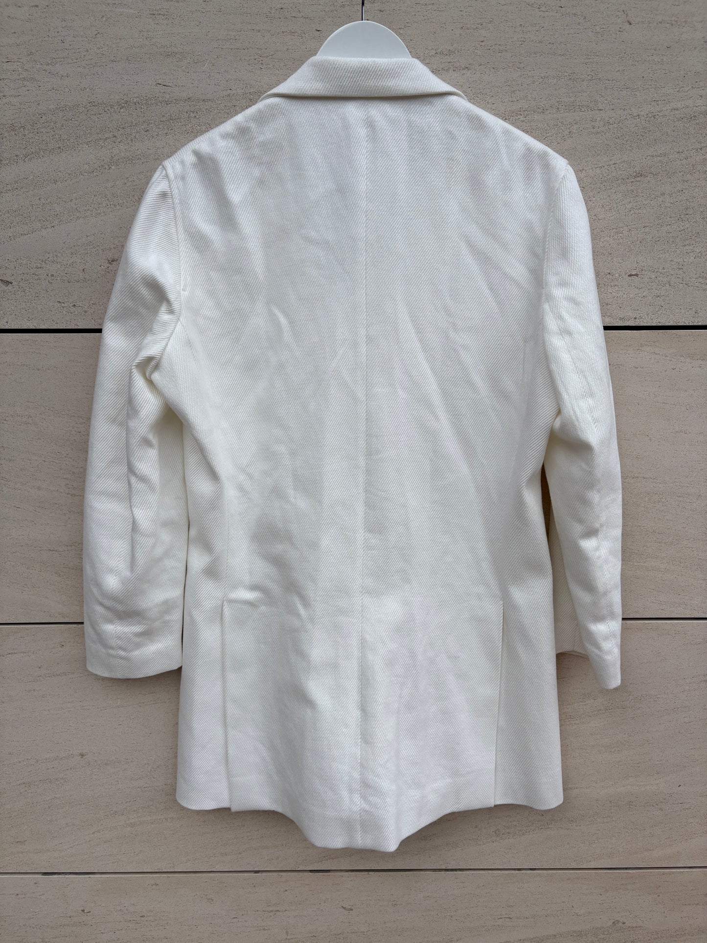 ROBERTO TORRETTA. Chaqueta larga blanca textura