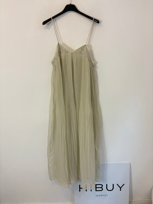 ZARA. Vestido midi verde claro vaporoso