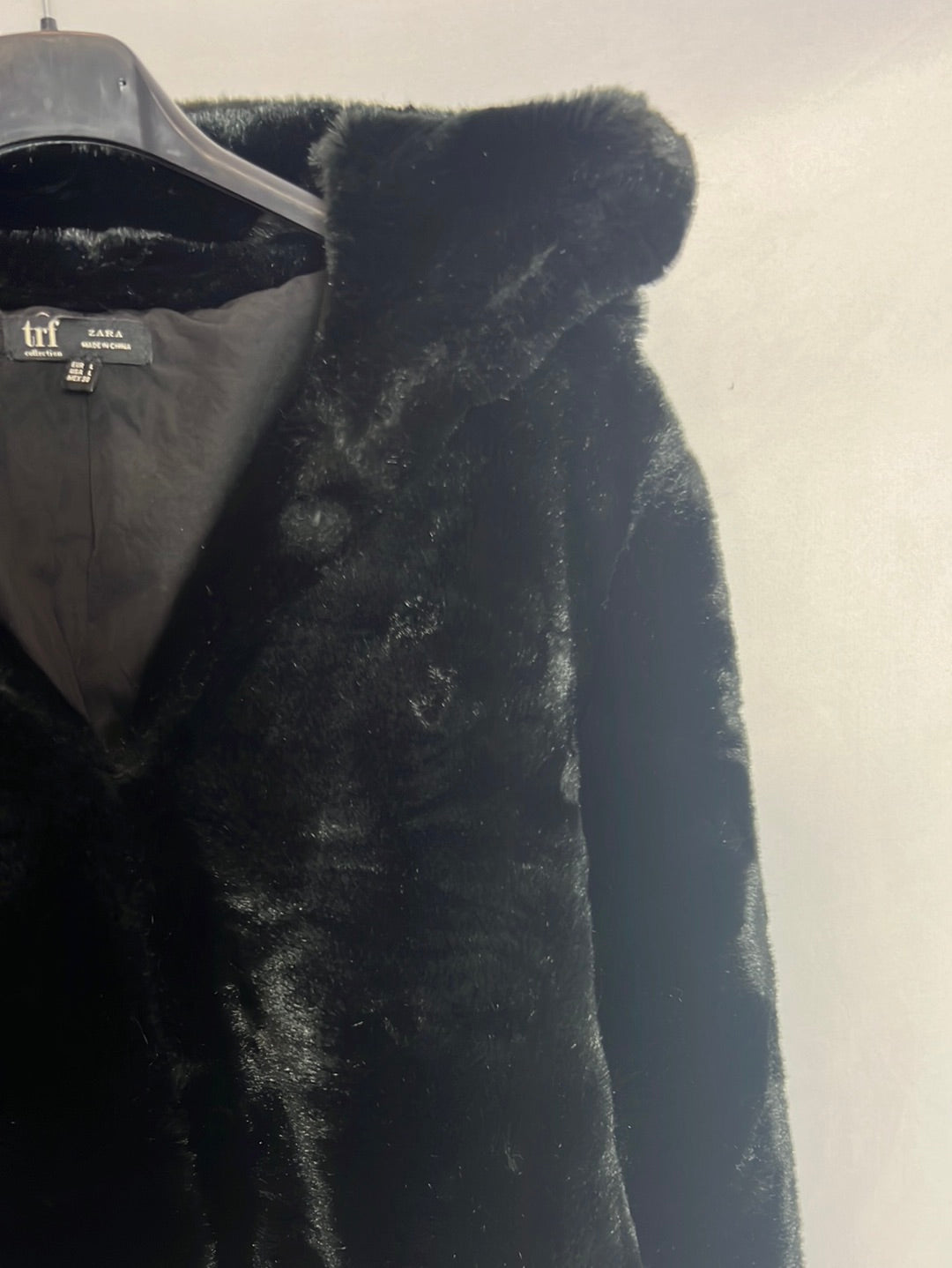 ZARA. Abrigo pelo con capucha . T L