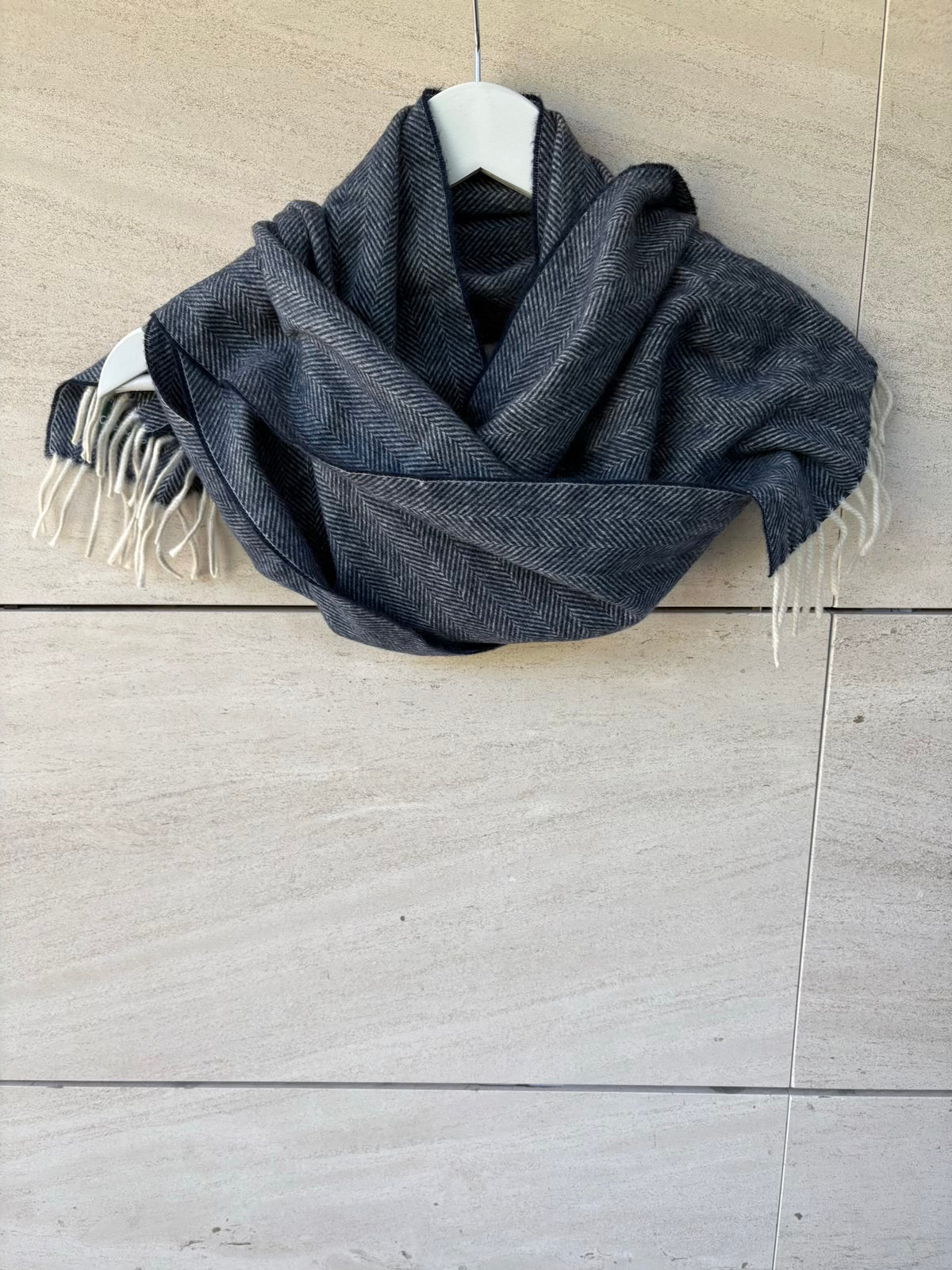 ALAN PAINE. Bufanda 100% cashmere azul jaspeada
