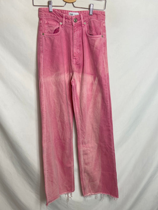 ZARA. Pantalones denim rosa T.36