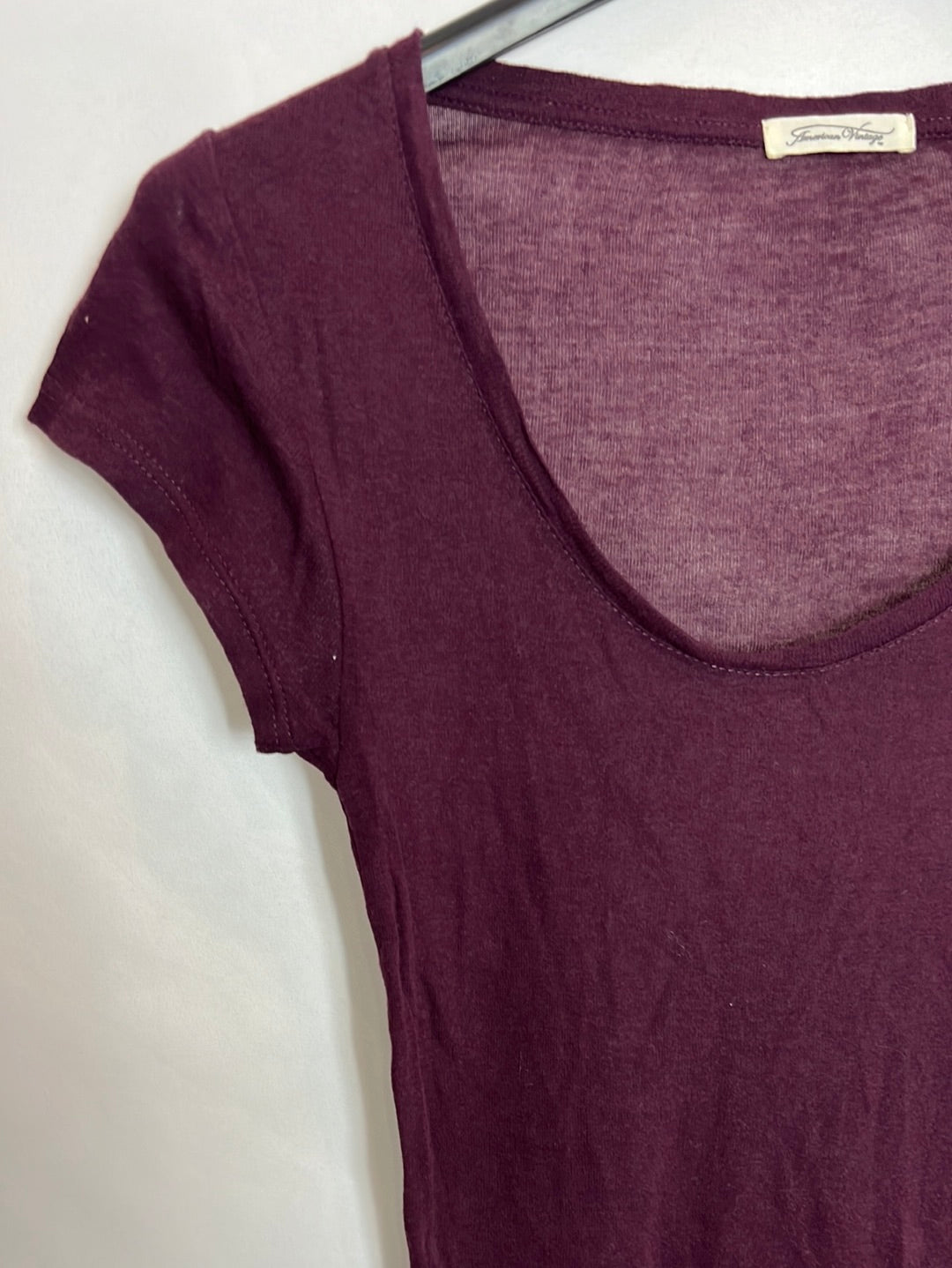 AMERICAN VINTAGE. Camiseta entallada burdeos T.s