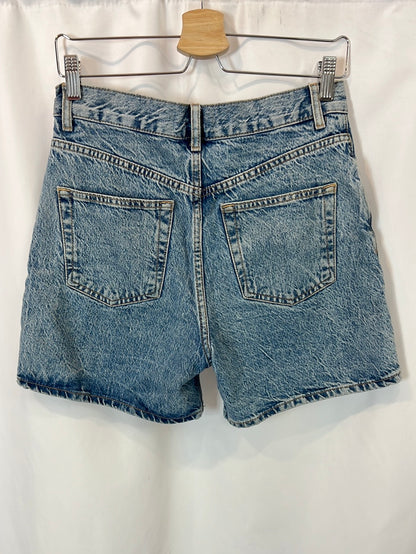 MANGO. Pantalón corto denim. T 36