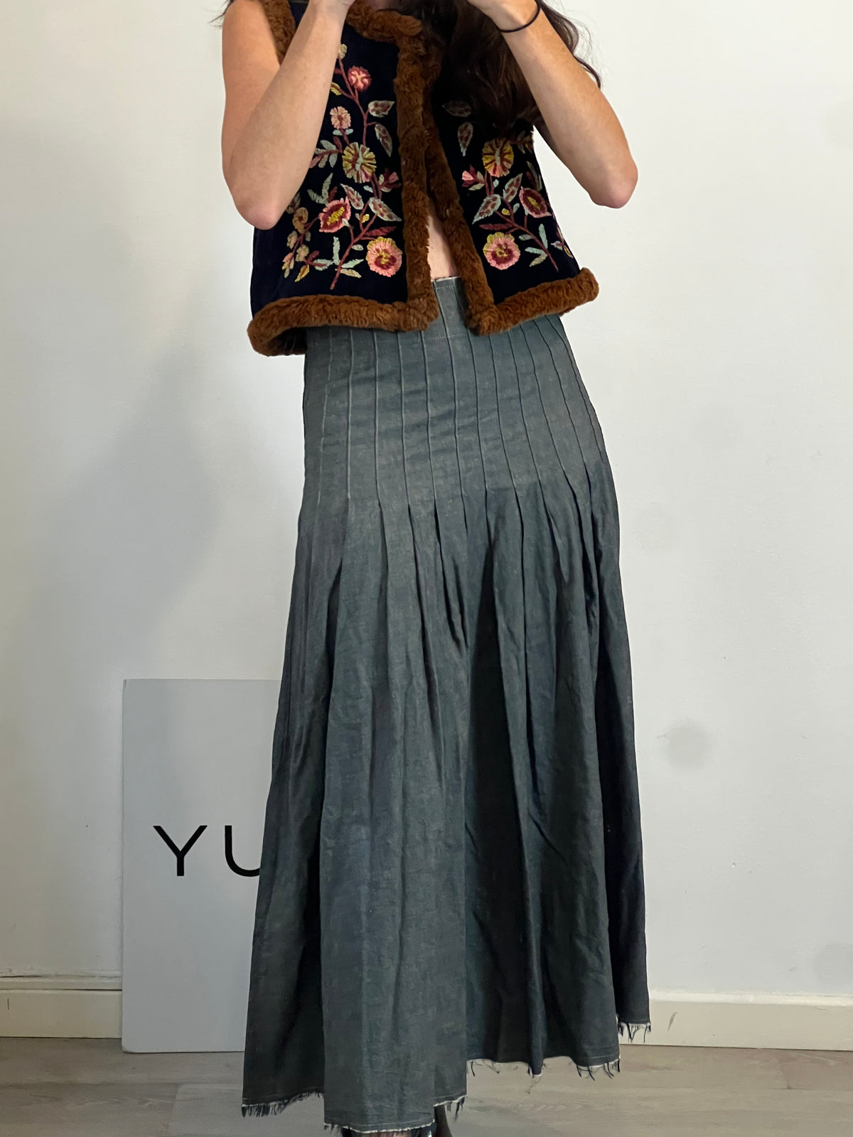 ZARA. Falda larga gris efecto denim