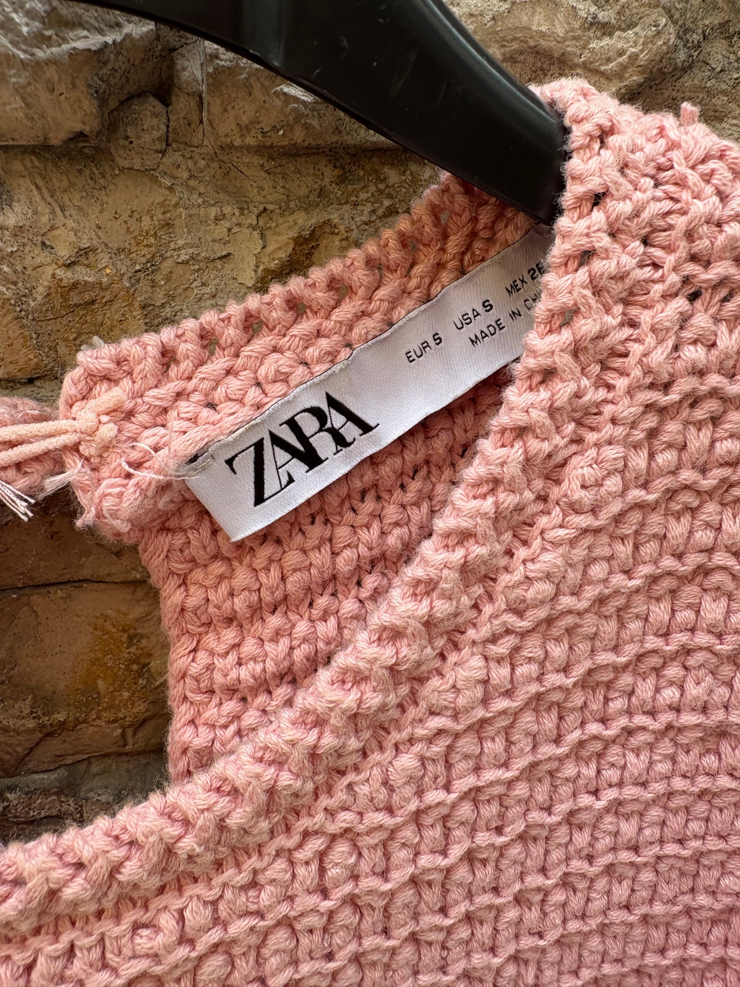 ZARA. Top punto rosa volante