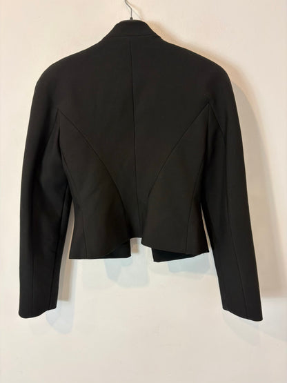 ZARA. Chaqueta negra detalle botones y hombreras