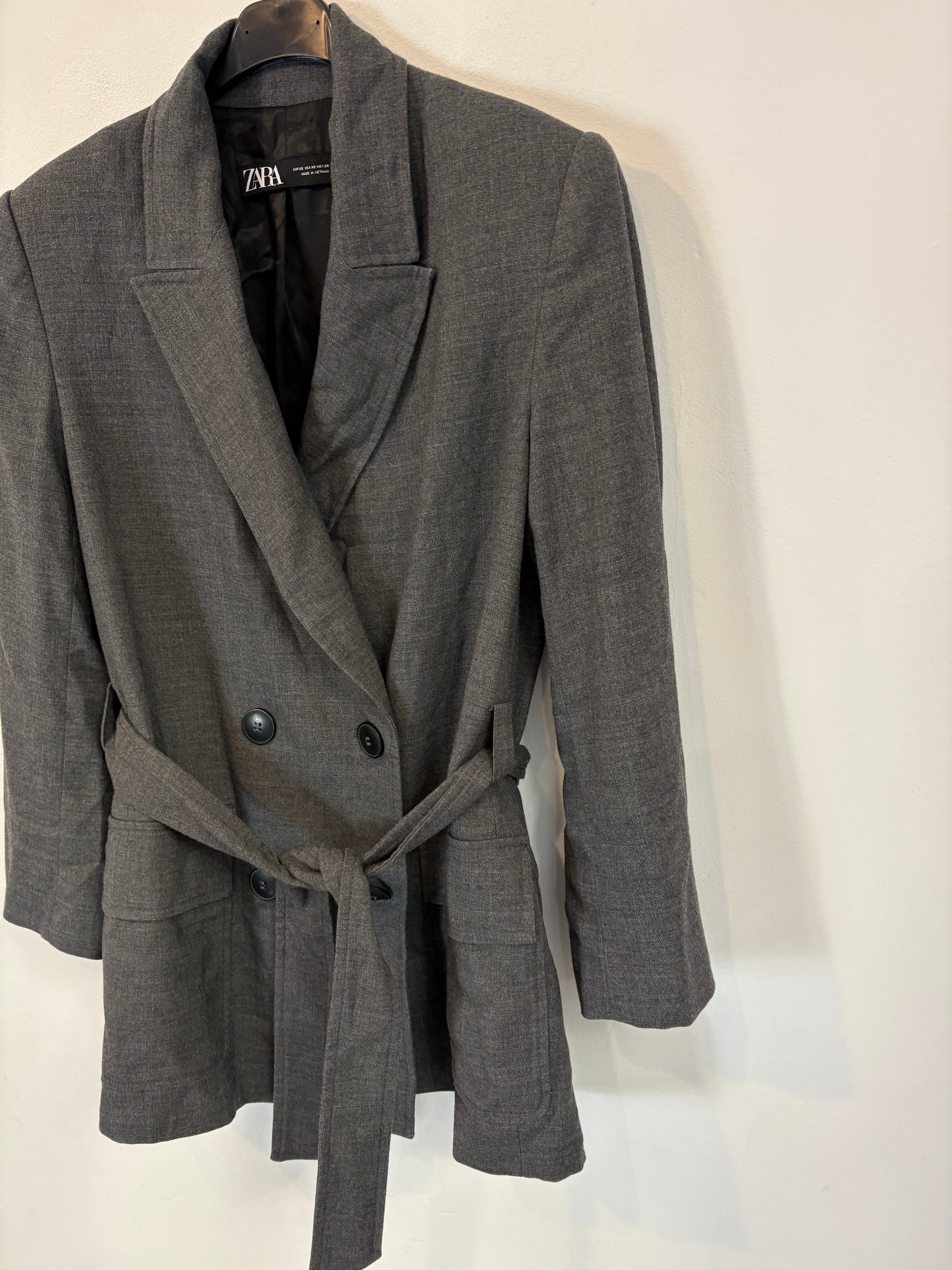 ZARA. Blazer gris doble botonadura