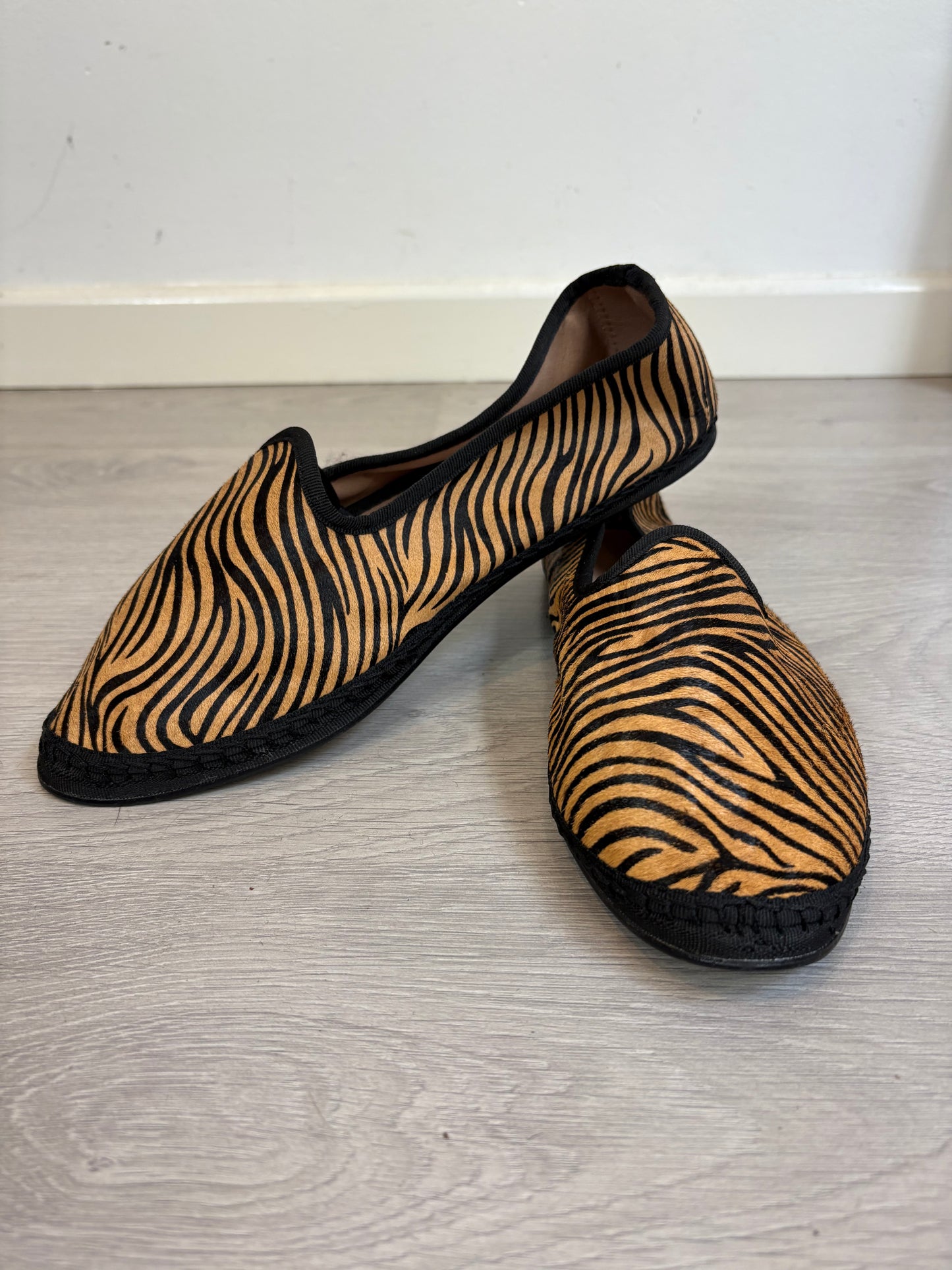 STEVI STEFAN. Venecianas textura estampada. T 41