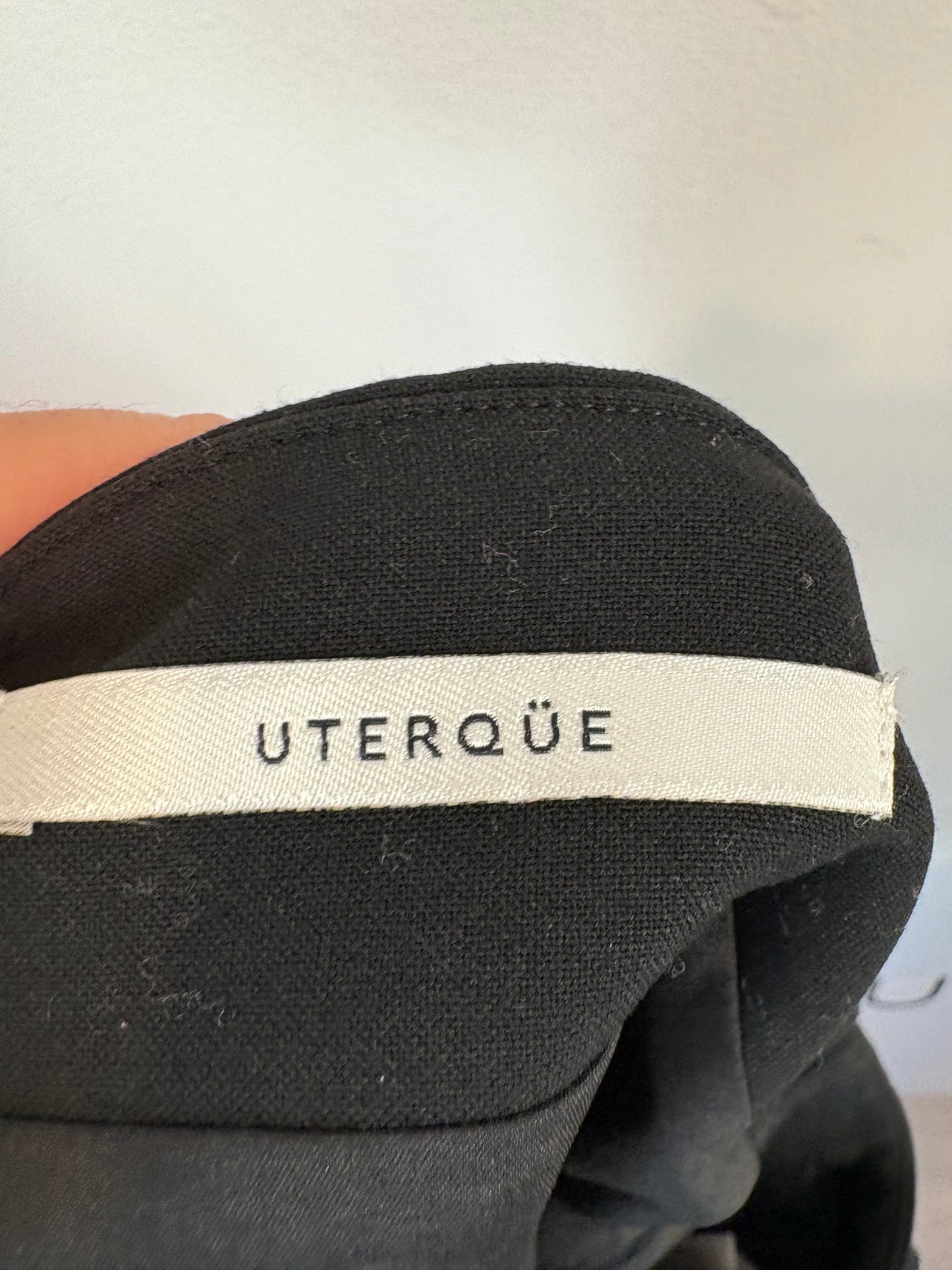 UTERQÜE. Falda corta con tirantes extraíbles. T M