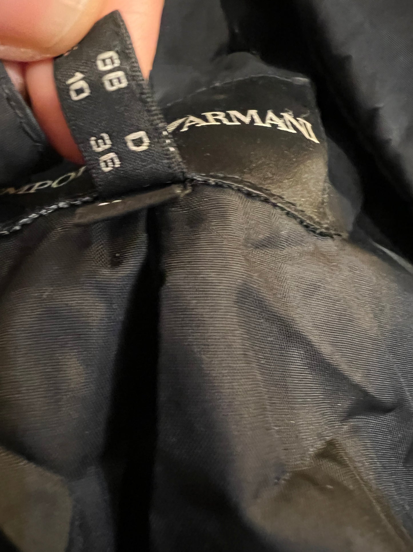 EMPORIO ARMANI. Gabardina negra T.36