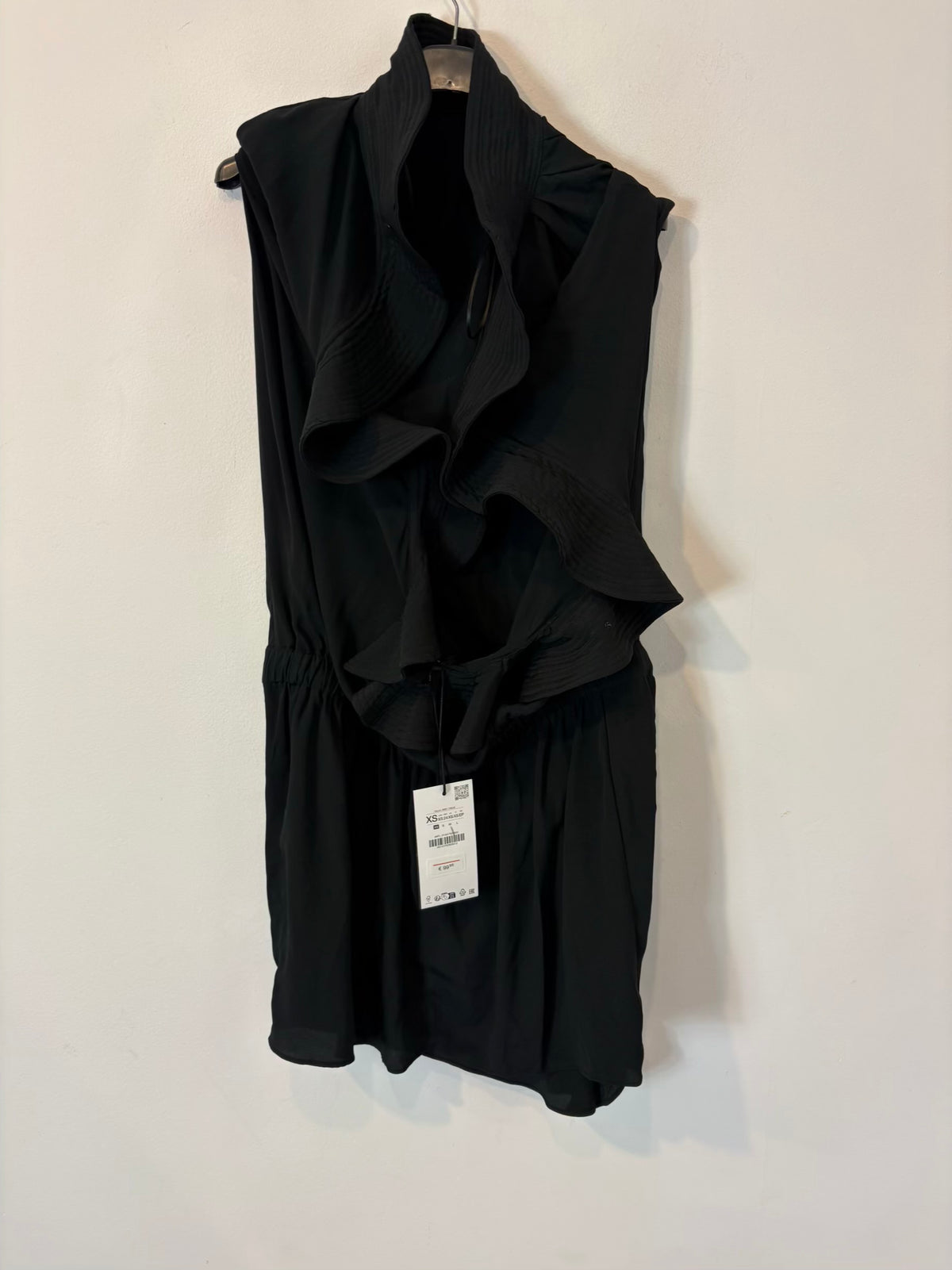 ZARA x STEFANO PILATI. Vestido negro detalles