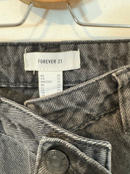 FOREVER 21. Denim negro detalle cintura. T 34