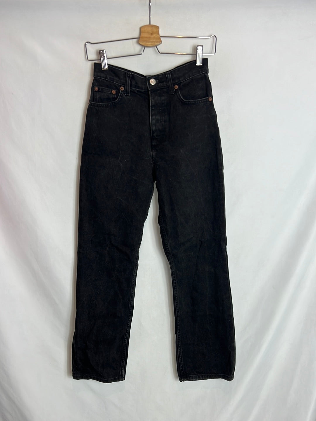 ZARA. Straight buttoned denim. T 34