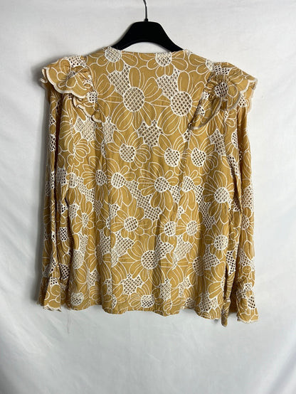 Y.A.S. Blusa mostaza claro bordados. T S(Tara)