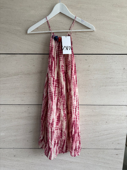 ZARA. Vestido corto detalle escote. T S