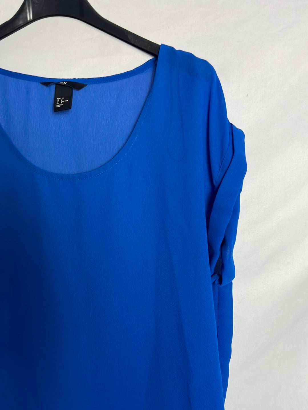 H&M. Top largo semi transparente azul. T 38