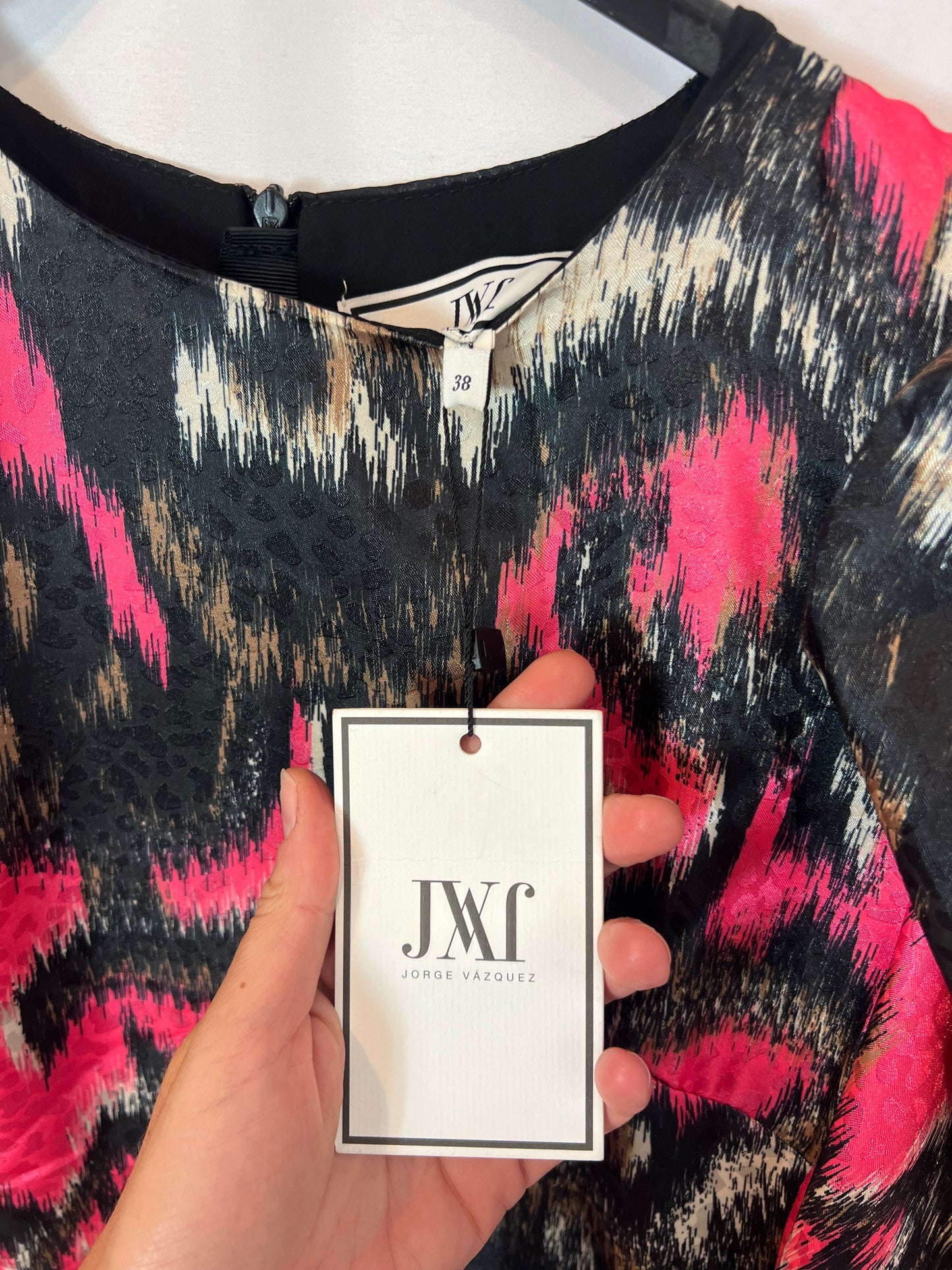 JORGE VÁZQUEZ. Vestido largo estampado satinado. T 38