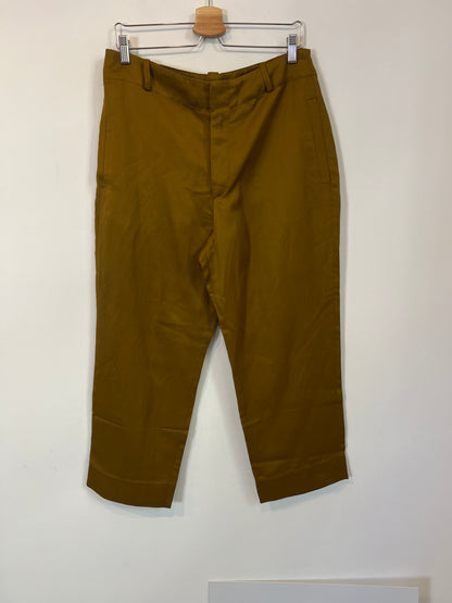 ZARA. Pantalón satinado caqui. T L