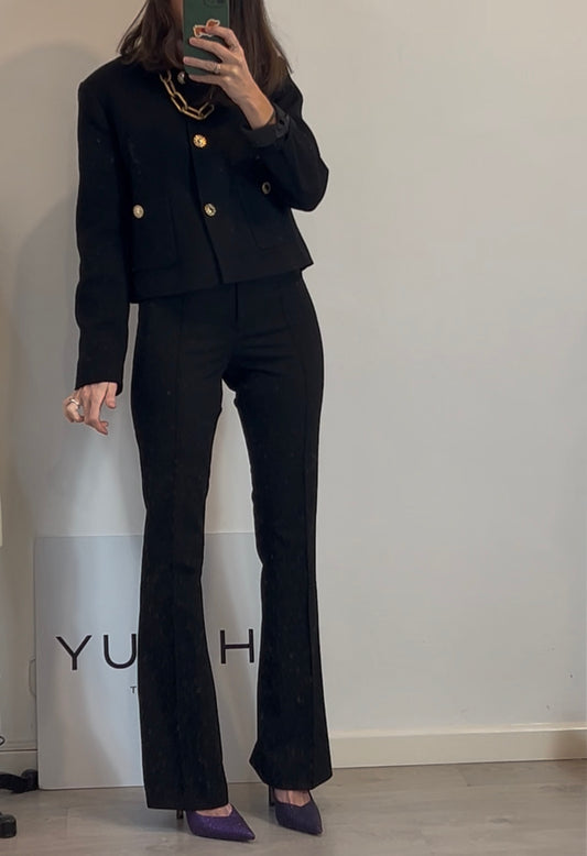 ZARA. Chaqueta negra botones dorados