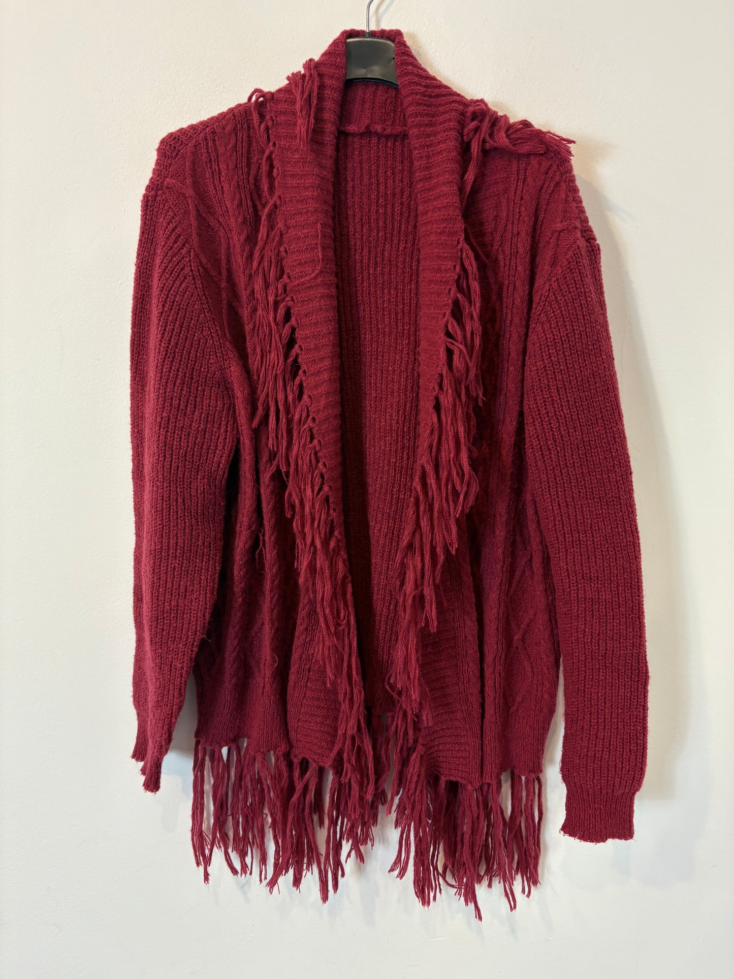 OTRAS. Cárdigan rojizo flecos