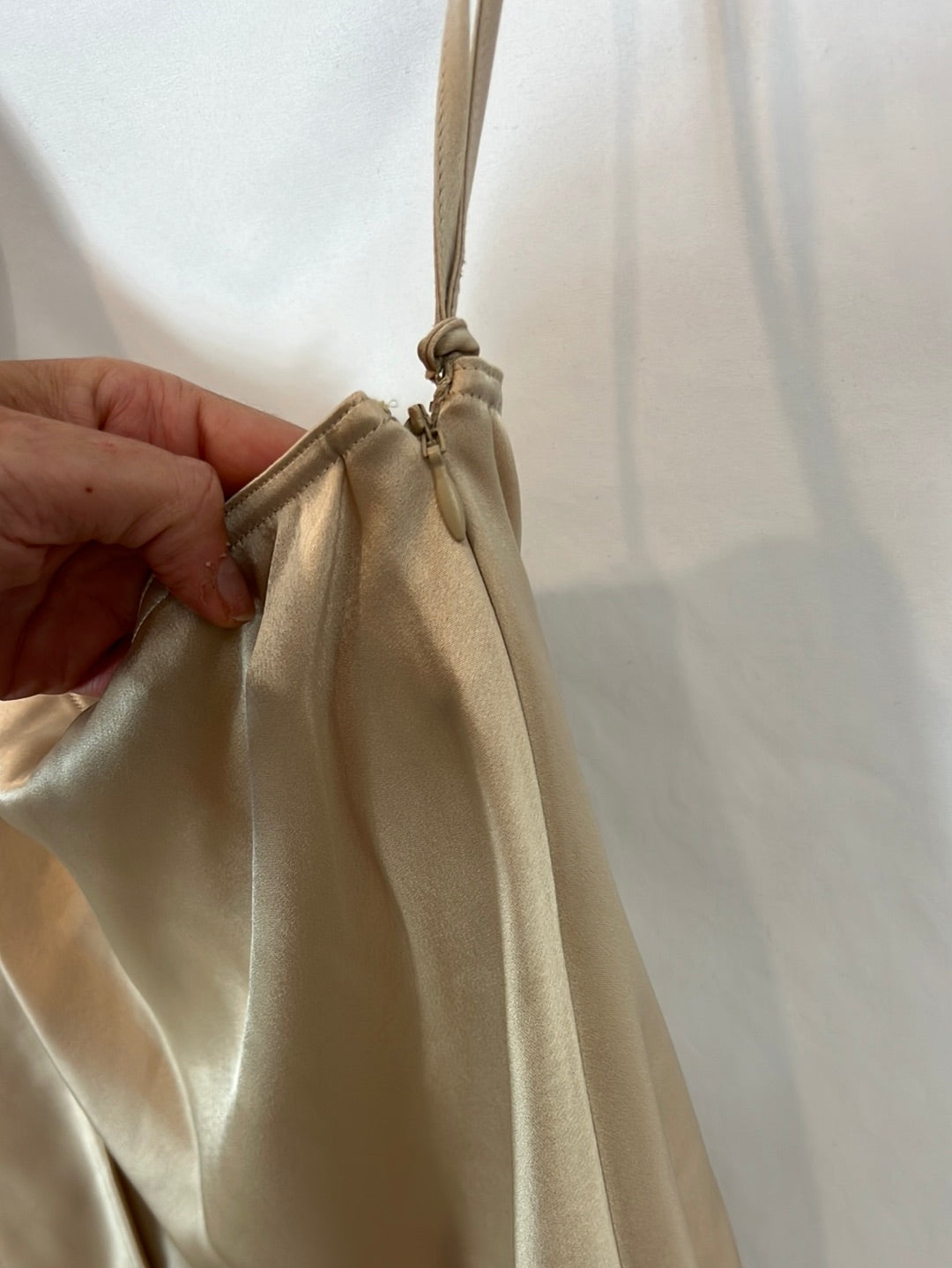 POLO RALPH LAUREN. Top beige satinado asimétrico. T 2 (M)