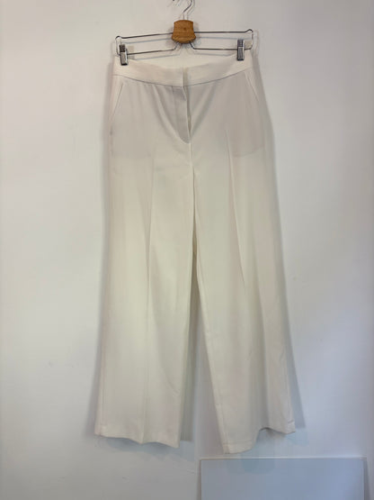 ZARA. Conjunto blanco de chaleco y pantalón