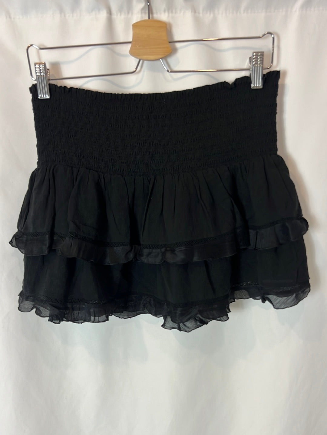 ISABEL MARANT. Black ruffled skirt with a mixed texture. Size 40
