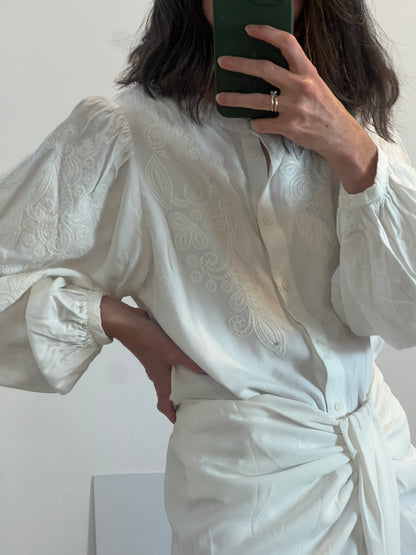 MANGO. Tl embroidered white blouse