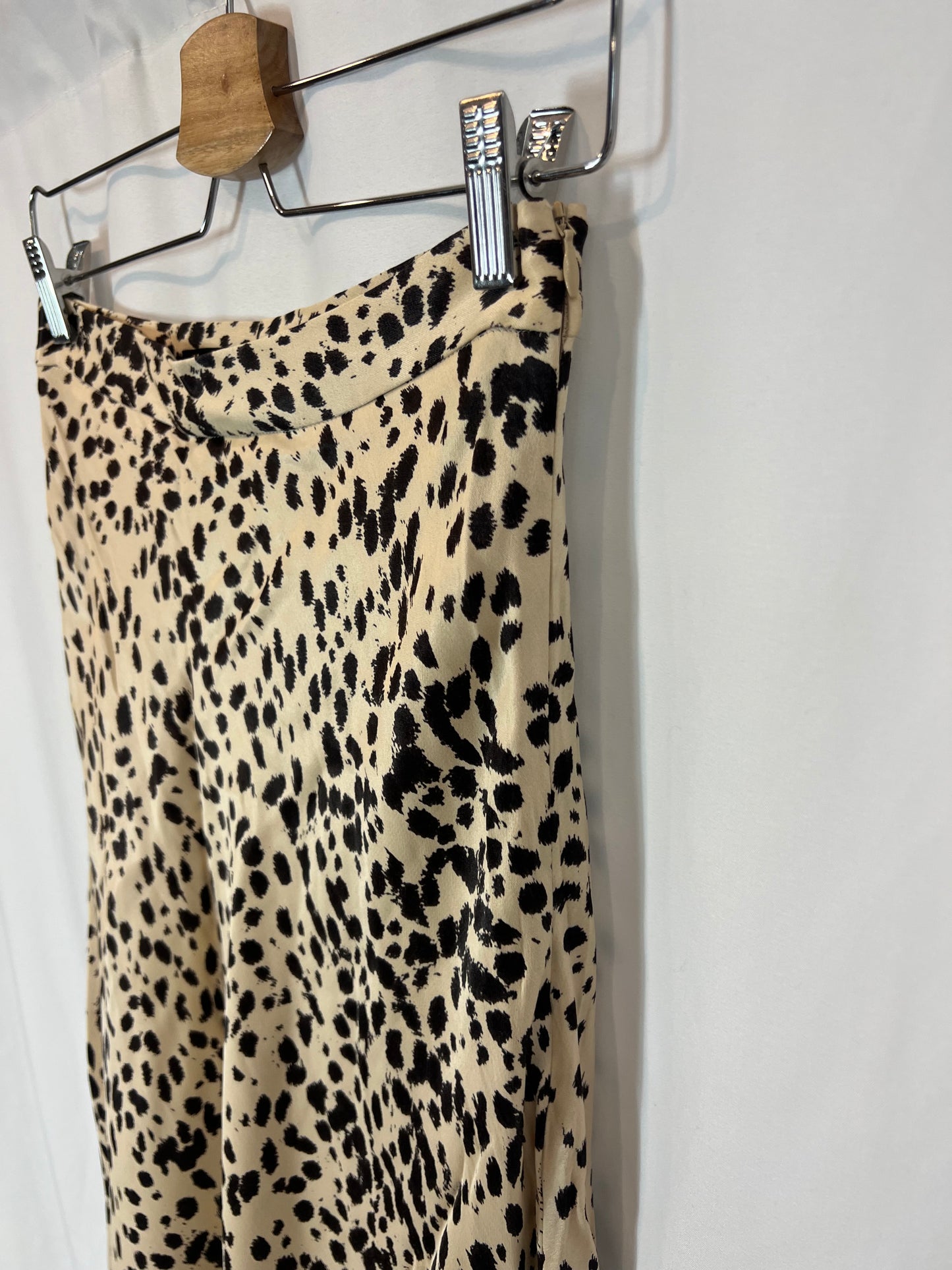 MASSIMO DUTTI. Satin animal print midi skirt. T 36