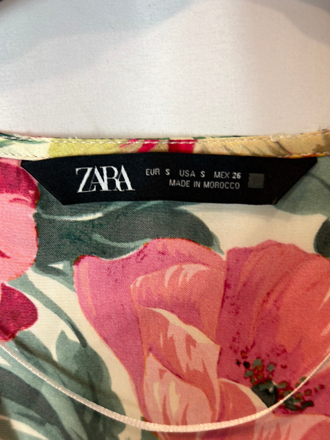 ZARA. Tops rosa flores T.s